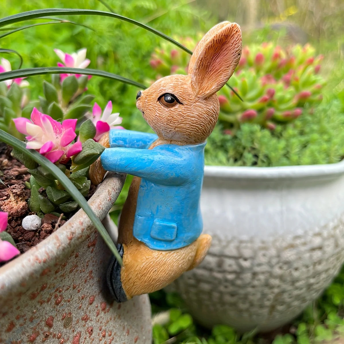 Aura-Hollow – Hand-Finished Architectural Rabbit Sculpture