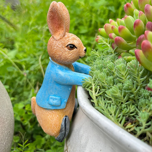 Aura-Hollow – Hand-Finished Architectural Rabbit Sculpture