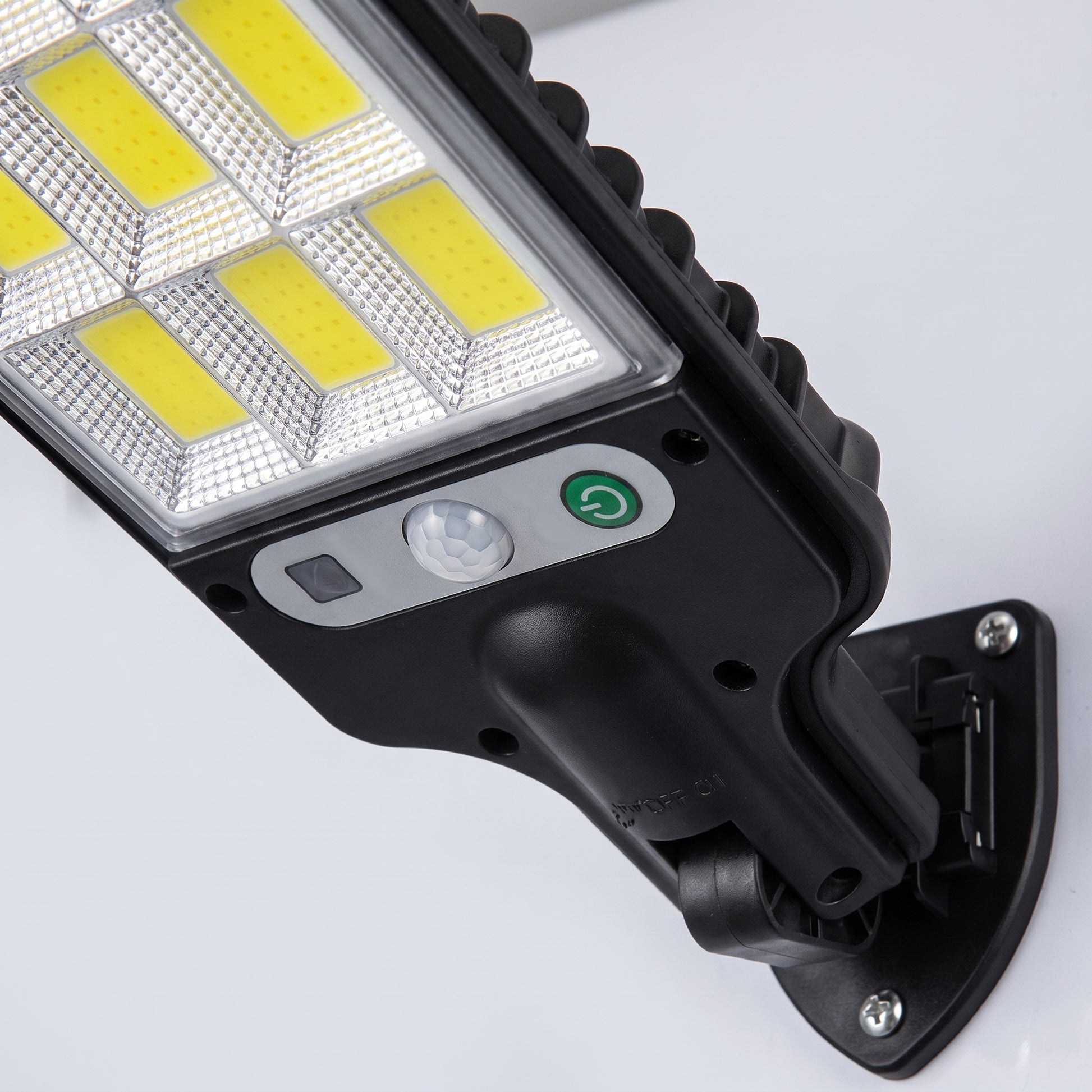 Aura-Sentinel – High-Performance Motion-Sensor Solar Street Light