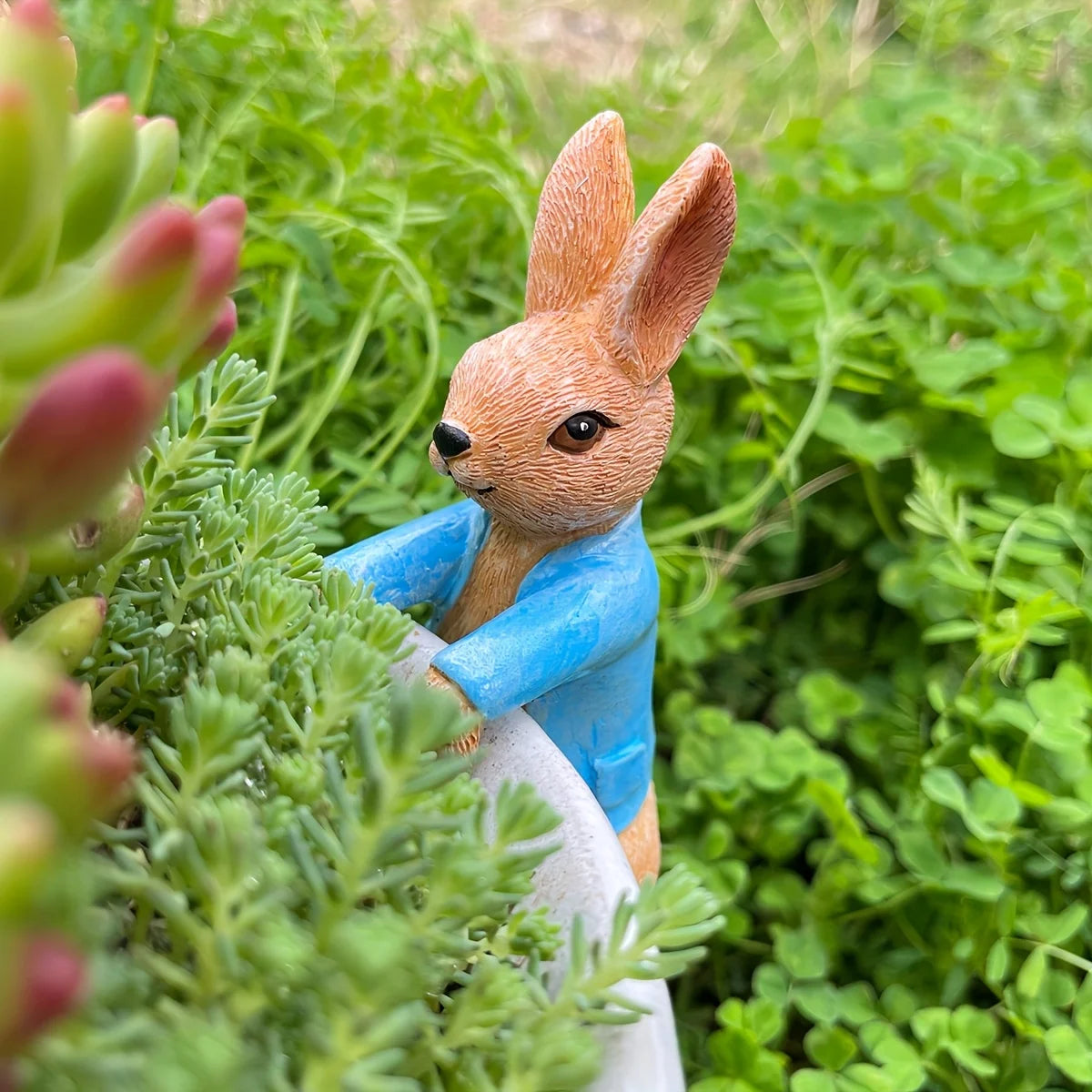 Aura-Hollow – Hand-Finished Architectural Rabbit Sculpture